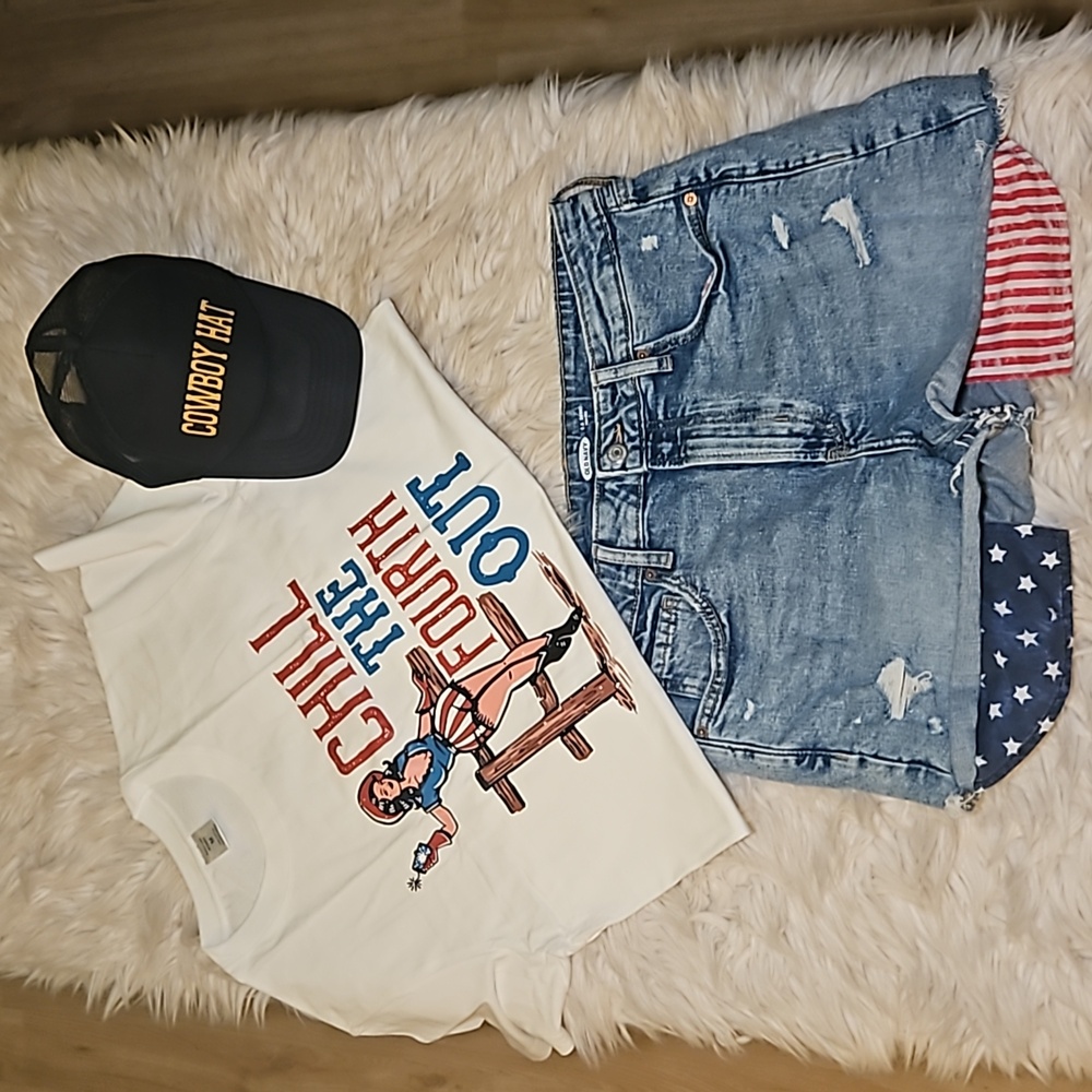 Chill the Fourth Out Tee 🇺🇸 - Picture 1 of 4